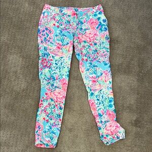 Lily Pulitzer pants
 size 2 light weight, fitted